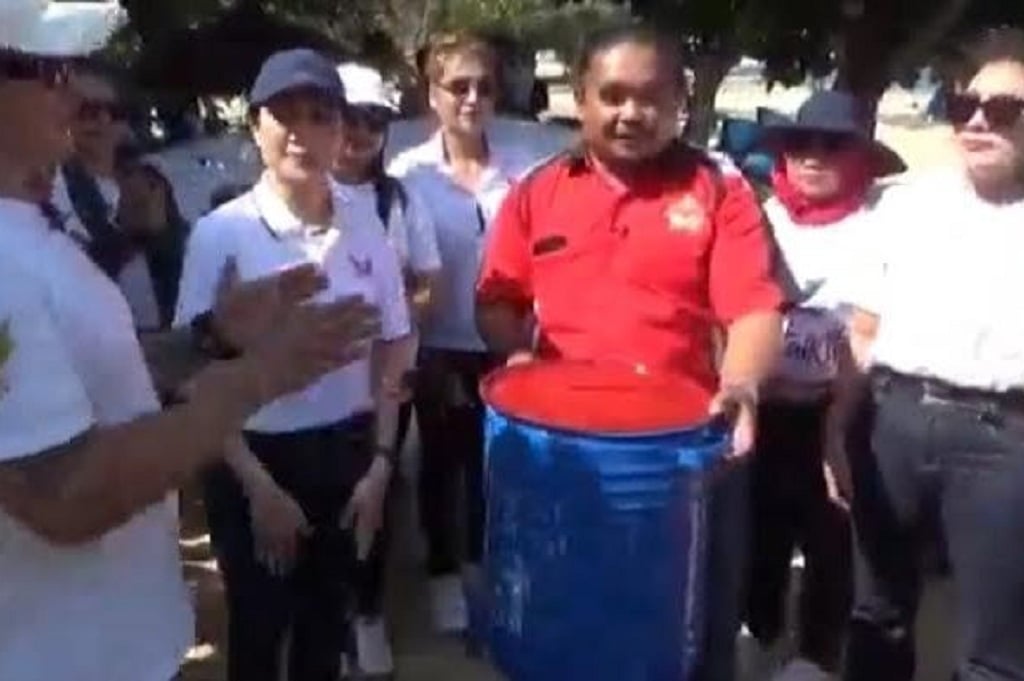 Tak Hanya Aksi Bersih Pantai, Partai Perindo Bali Serahkan Bantuan Tong Sampah dan Alat Kebersihan