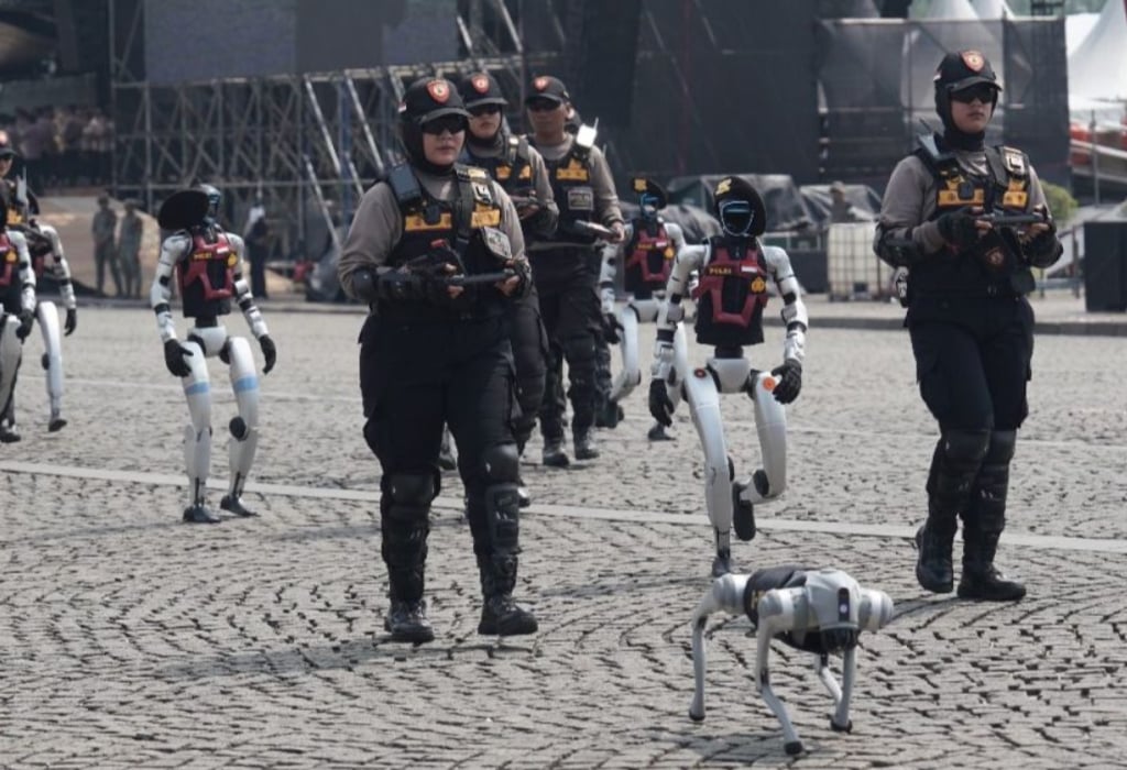 Foto-Foto Robot Canggih Berpenampilan Polisi di Monas jelang HUT Bhayangkara