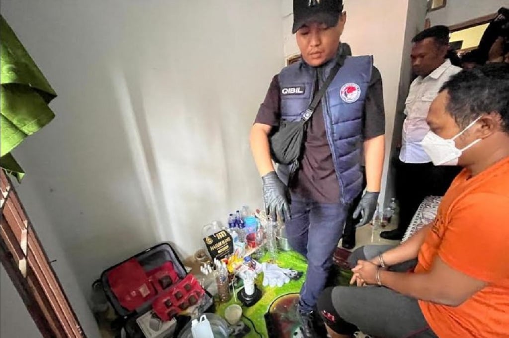 Polisi Bongkar Pabrik Tembakau Sintetis di Kos Bandar Lampung, Produksi 200 Gram Per Hari