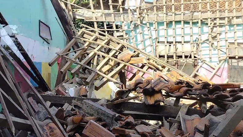 2 Ruang Kelas SD di Subang Ambruk, Warga Dikejutkan Suara Keras Benda Jatuh