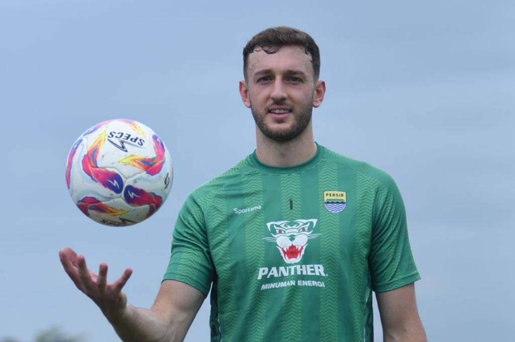 Rapor Kiper Anyar Persib Bandung Adam Przybek di Mata Pelatih