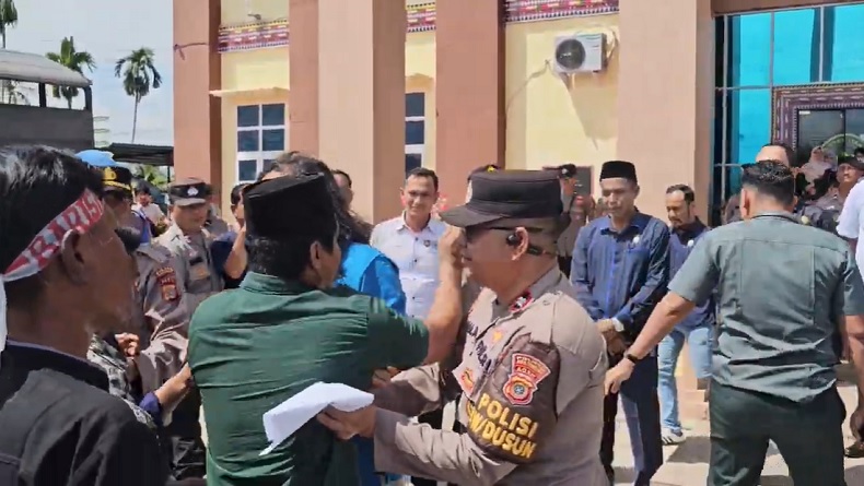 Demo Ricuh, Massa Kecewa dengan Pernyataan Ketua Mahkamah Syariah Kutacane Aceh Tenggara