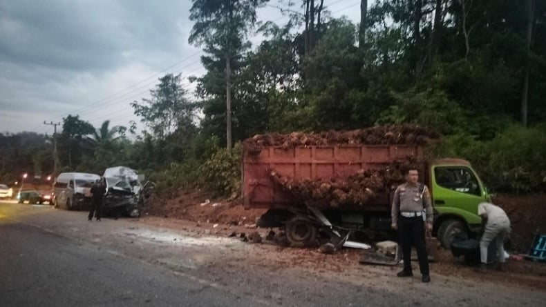 Kecelakaan Beruntun di Merangin, 2 Orang Tewas Puluhan Lainnya Luka-luka