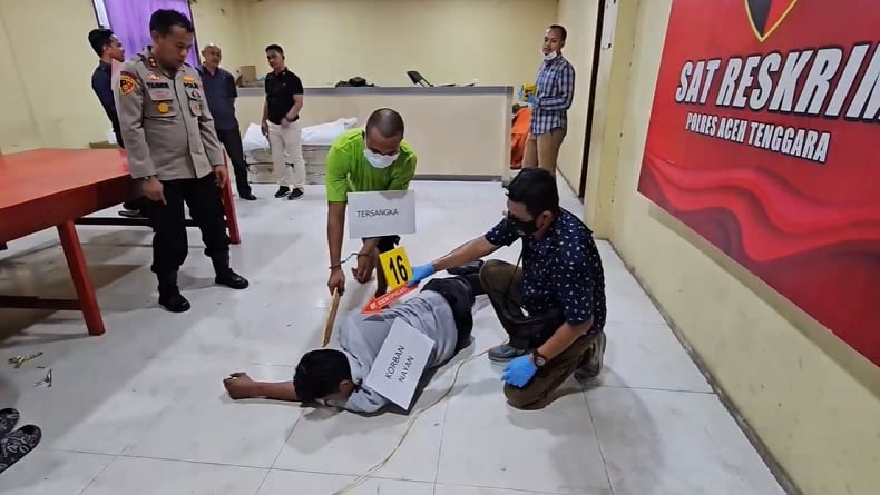 Prarekonstruksi Pria Bunuh 5 Orang Sekeluarga di Aceh Tenggara, Pelaku Peragakan 17 Adegan