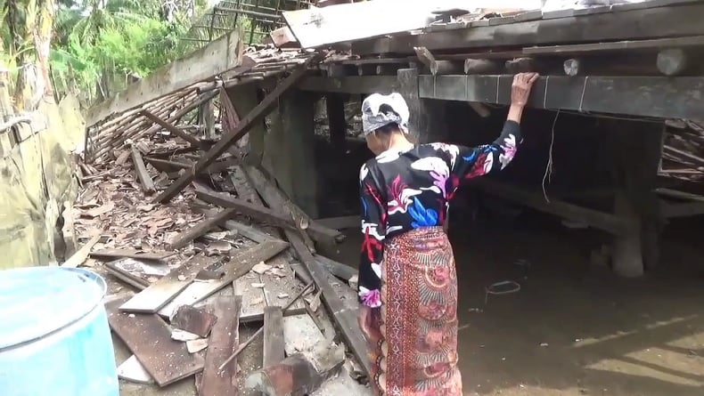 Rumah Roboh Saat Salat Asar, Nenek di Jambi Selamat dari Maut