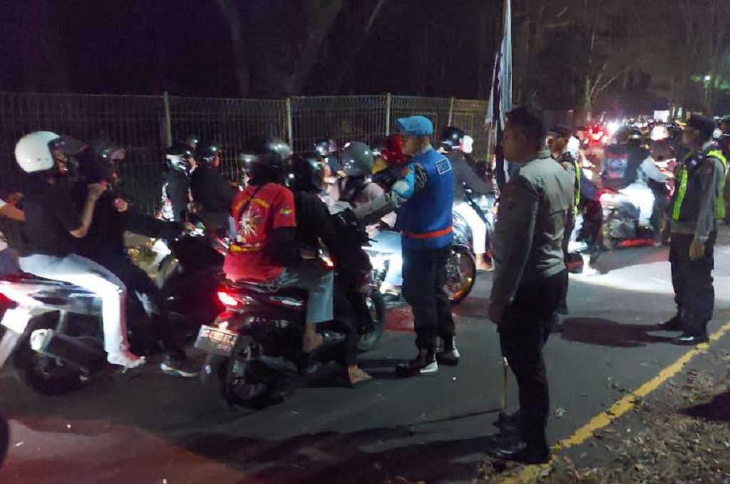 Simpatisan PSHT Blokade Jalan Malang-Blitar, Langsung Dibubarkan Polisi