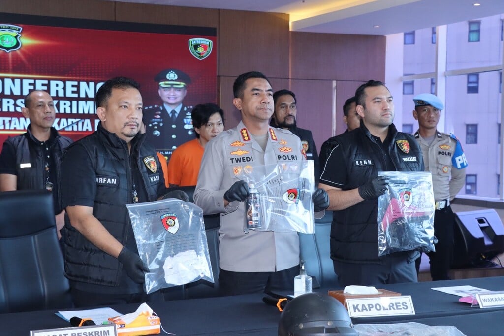 Polisi Gadungan Tipu Sejoli saat COD Jual-Beli Motor di Jakbar