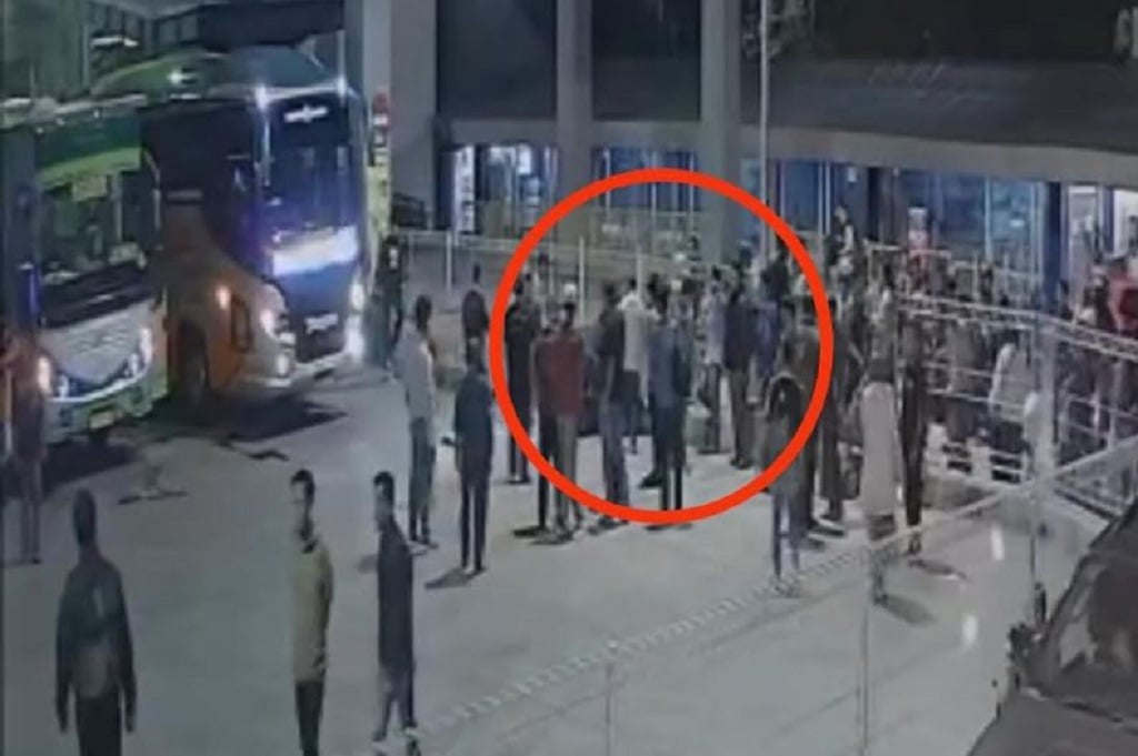 Brutal! Rekaman CCTV Buka Fakta Pengeroyokan Perwira TNI AL di Terminal Arjosari Malang