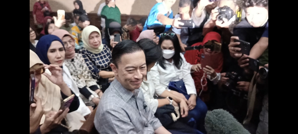 Didampingi Istri, Tom Lembong Ngaku Siap Dengarkan Tuntutan Jaksa Hari Ini