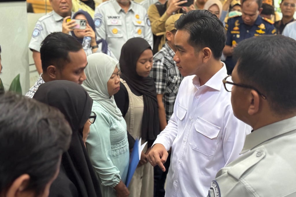 Gibran Temui Keluarga Korban Kecelakaan KMP Tunu, Beri Dukungan Moral