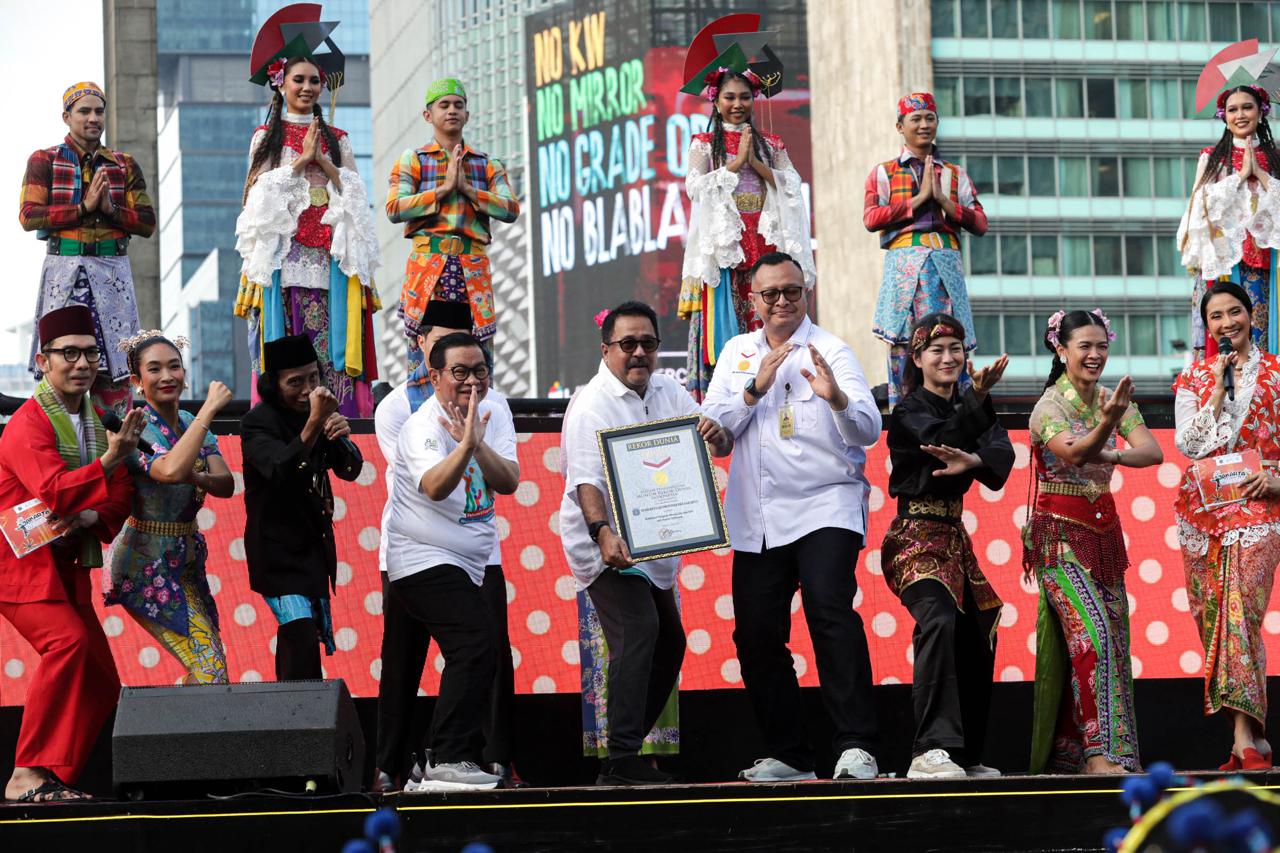 7.000 Penari dan Pesilat Betawi Pecahkan Rekor MURI  di Acara Jakarta Dalam Warna