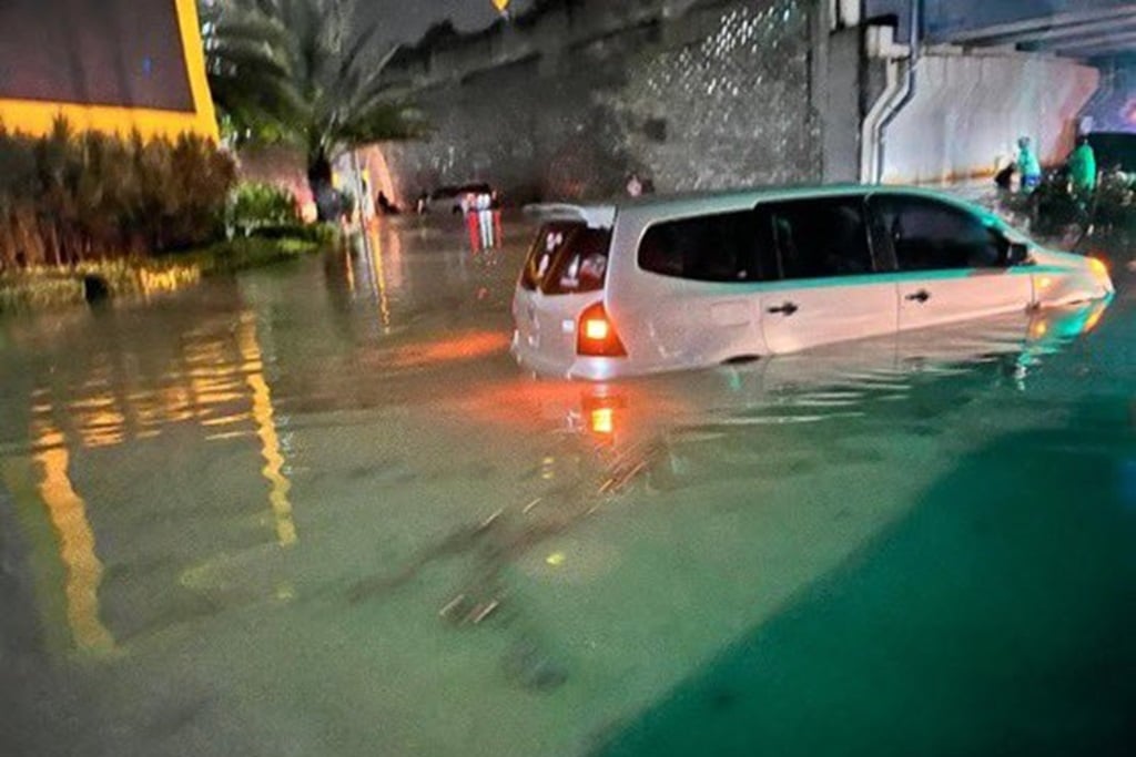 Hujan Deras sejak Sore, Jabodetabek Masih Terendam Banjir
