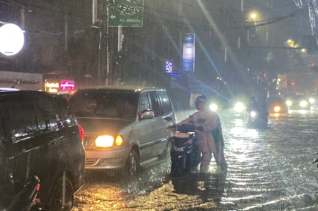 Hujan Deras, Kemang Jaksel Dikepung Banjir
