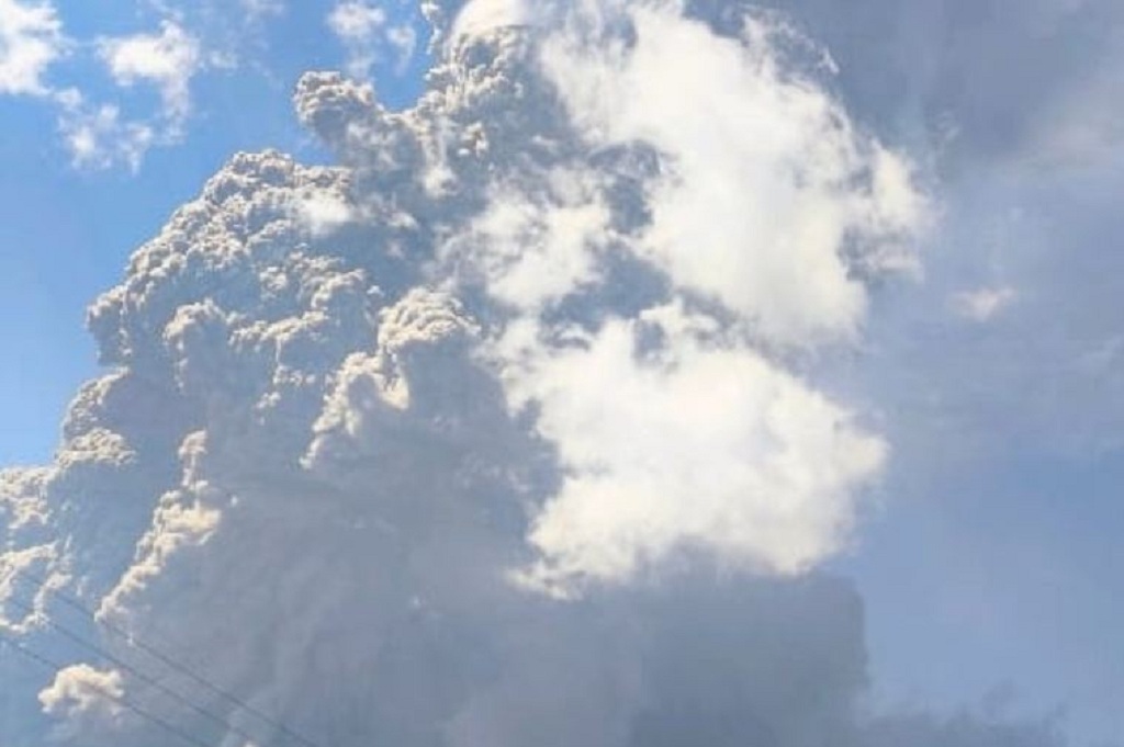 Breaking News! Gunung Lewotobi Laki-Laki Meletus Dahsyat, Kolom Abu Capai 18.000 Meter