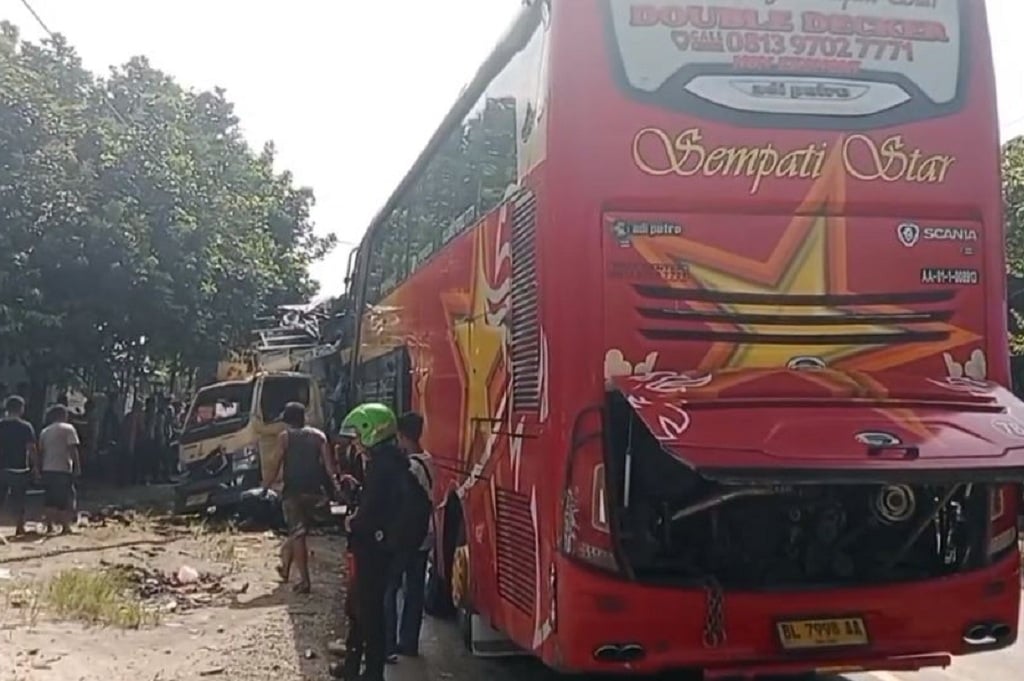 Kecelakaan Truk Sayur Tabrak Bus di Jalinsum Asahan, 10 Orang Luka-luka