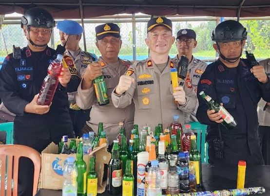 Piala Presiden 2025, Polisi Sita 60 Botol Miras dan Flare di Laga Persib