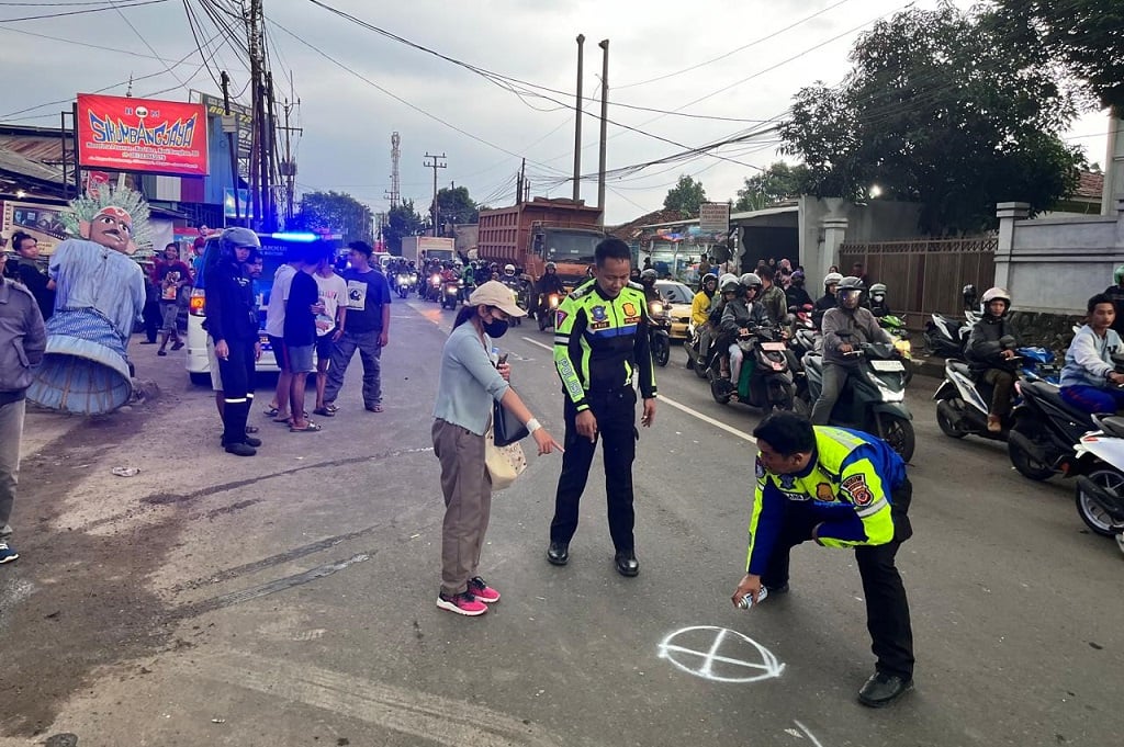Kecelakaan di Cileungsi Bogor, Angkot Tabrak 3 Motor!