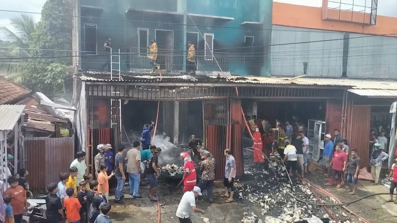 Kebakaran Hebat di Tebo, 2 Ruko Furniture Hangus Dilalap Api