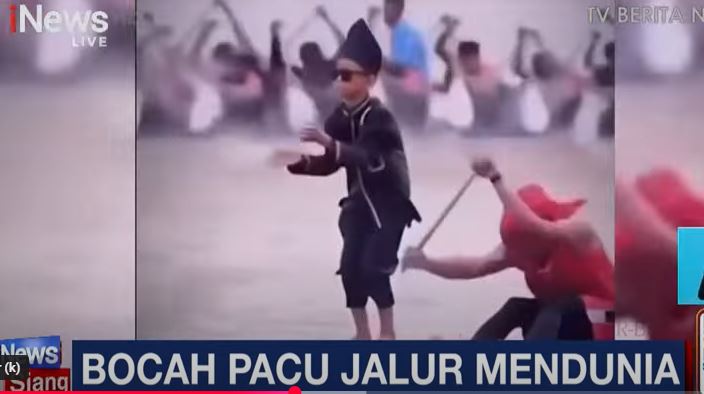 Kisah Dhika, Si Penari Pacu Jalur asal Kuansing yang Mendunia dan jadi Duta Wisata