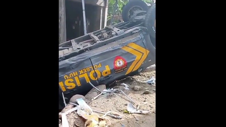Mobil Patroli Polisi Tabrak Sejumlah Kendaraan di Dompu, 6 Orang Dilarikan ke RS