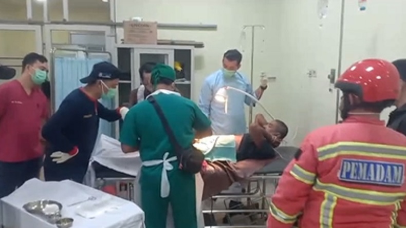 Gunakan Grinder, Tim Damkar dan Medis RSUD Ciamis Evakuasi 4 Cincin dari Alat Vital Pria