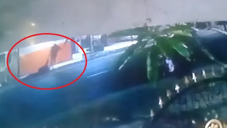 Detik-Detik Pemuda di Cianjur Dibacok Secara Brutal hingga Tewas Terekam CCTV, Diseret Usai Terjatuh
