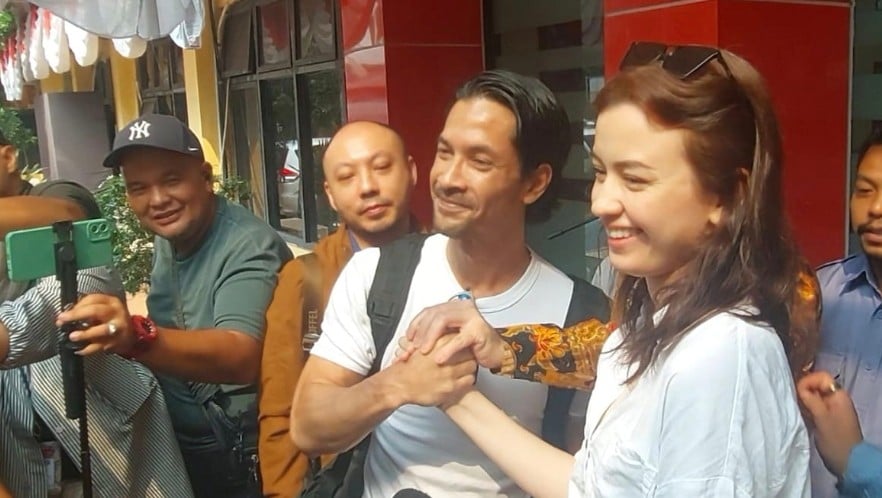Kimberly Ryder dan Edward Akbar Jabat Tangan Sepakat Damai Kasus Penggelapan Mobil