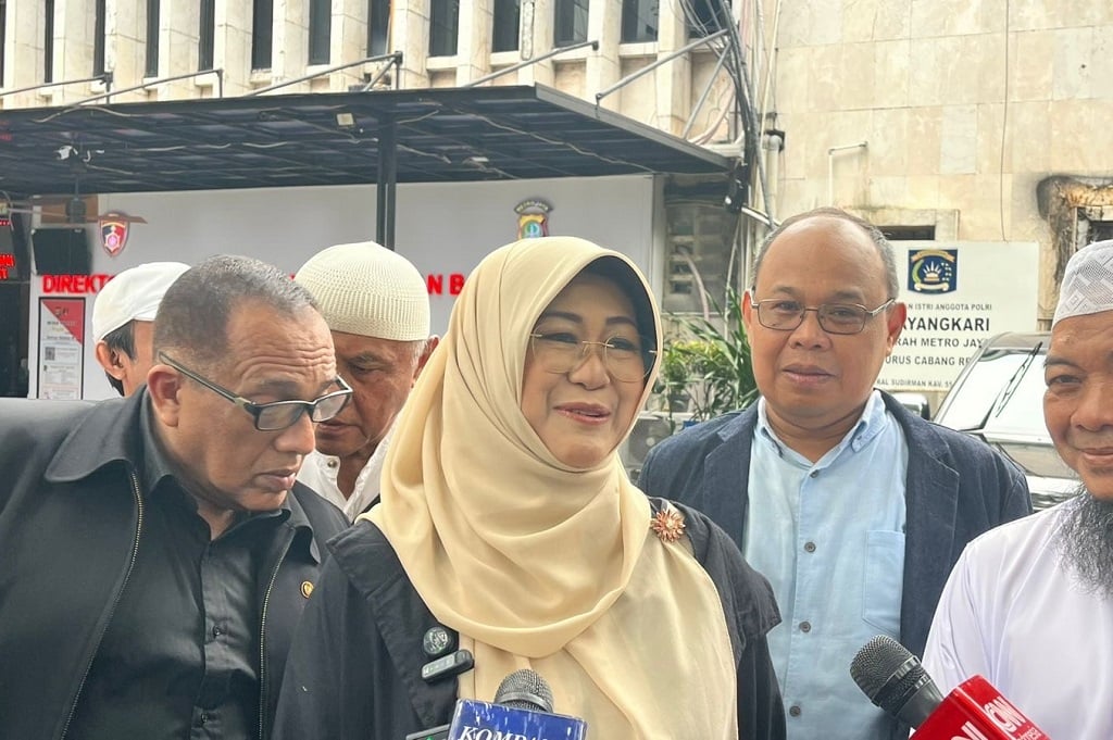 Dokter Tifa Datangi Polda Metro, Ngotot Berhak Lihat Ijazah Jokowi