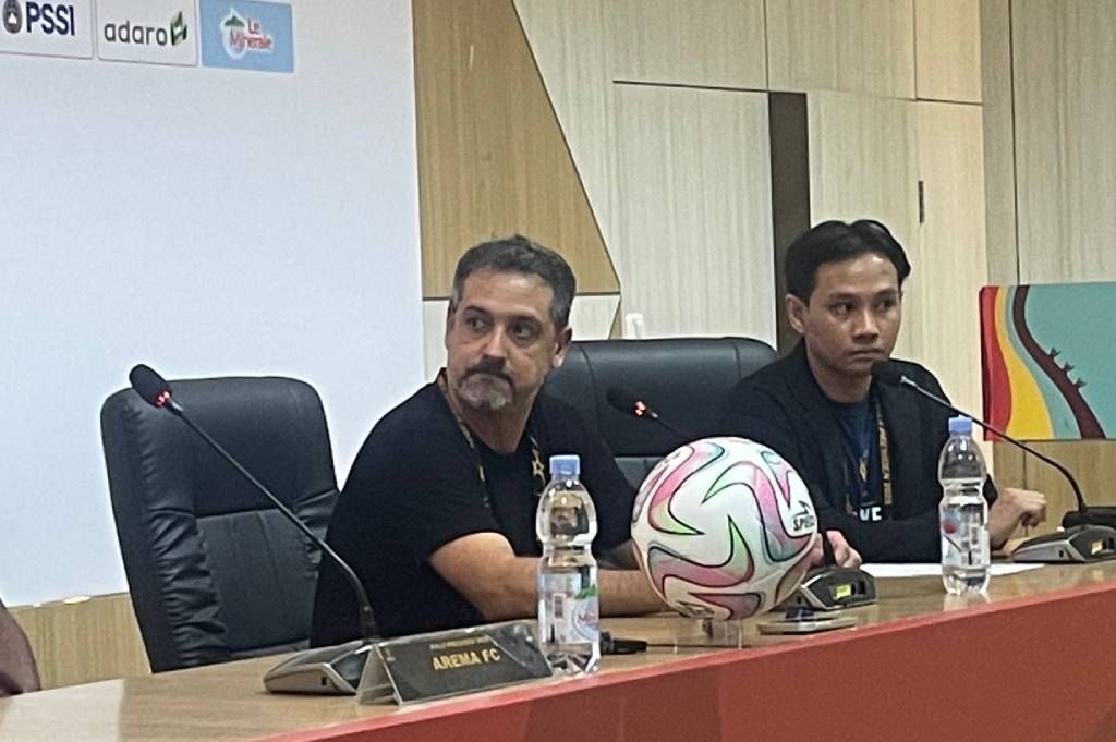 Komentar Mengejutkan Pelatih Arema FC soal Tekel Brutal Paulinho kepada Ole Romeny di Piala Presiden 2025