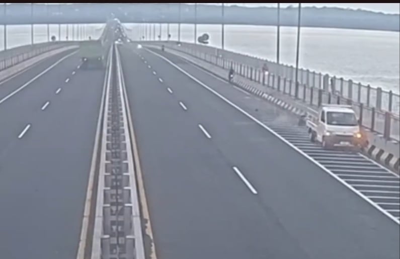 Kecelakaan di Jembatan Suramadu, Rombongan Pesepeda Ditabrak Pikap 1 Tewas