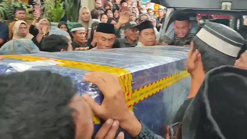 Jenazah Tukang Ojek Korban Kebrutalan KKB Papau Tiba di Rumah Duka di Gowa, Keluarga Histeris