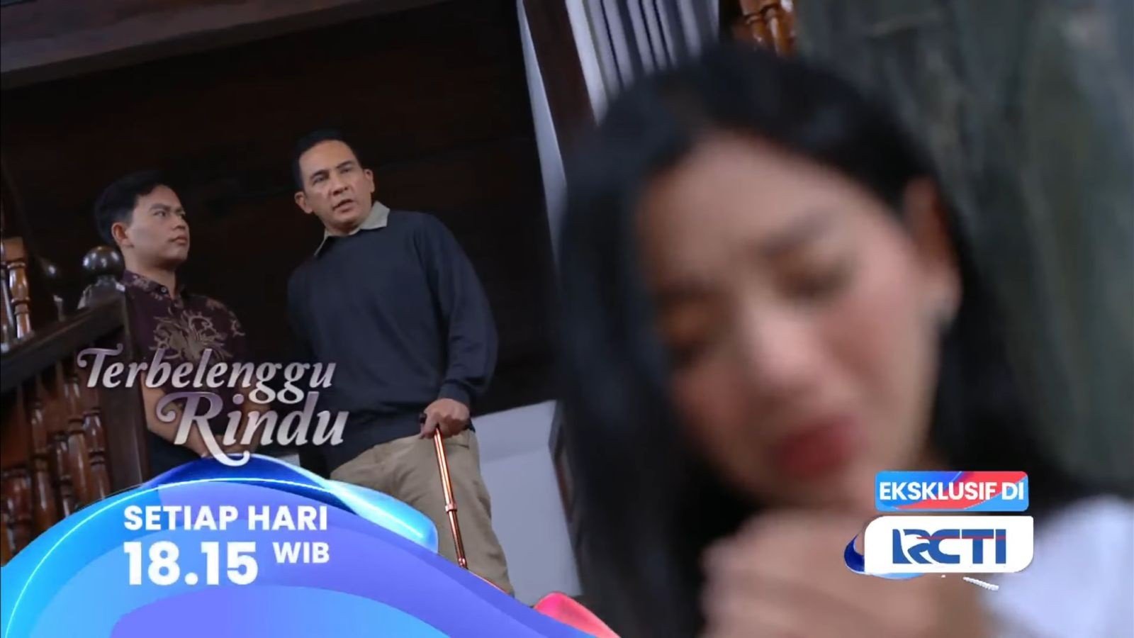 Sinopsis Terbelenggu Rindu Eps 303. Selasa 15 Juli 2025: Terima Saputangan Mirip Milik Sang Ibu, Amira Sadari Damar Ayah Kandungnya?