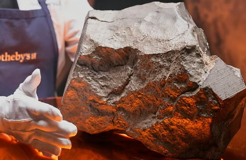 Wow! Bongkahan Batu Terbesar dari Mars Dilelang, Ditaksir Laku hingga Rp65 Miliar