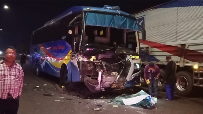 Kecelakaan di Jombang, Bus Bawa 25 Penumpang Tabrak Truk Gandeng