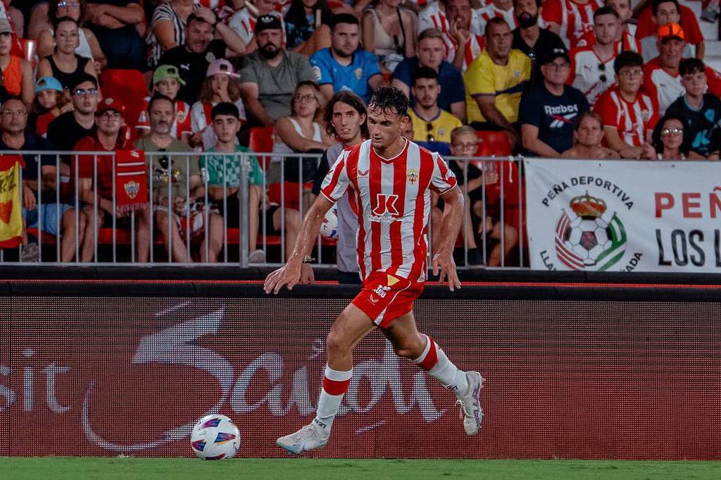 Juventus vs AC Milan: Siapa Tercepat Rekrut Marc Pubill, Almeria Patok Rp240 Miliar