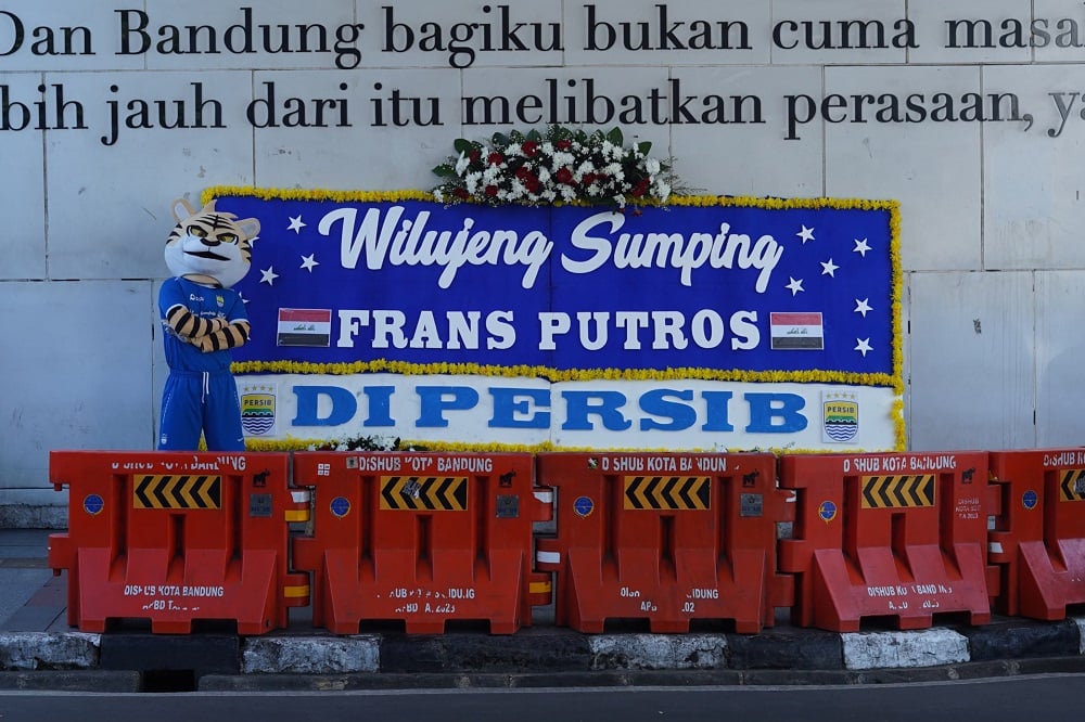 Frans Putros Resmi Gabung Persib, Diumumkan via Karangan Bunga