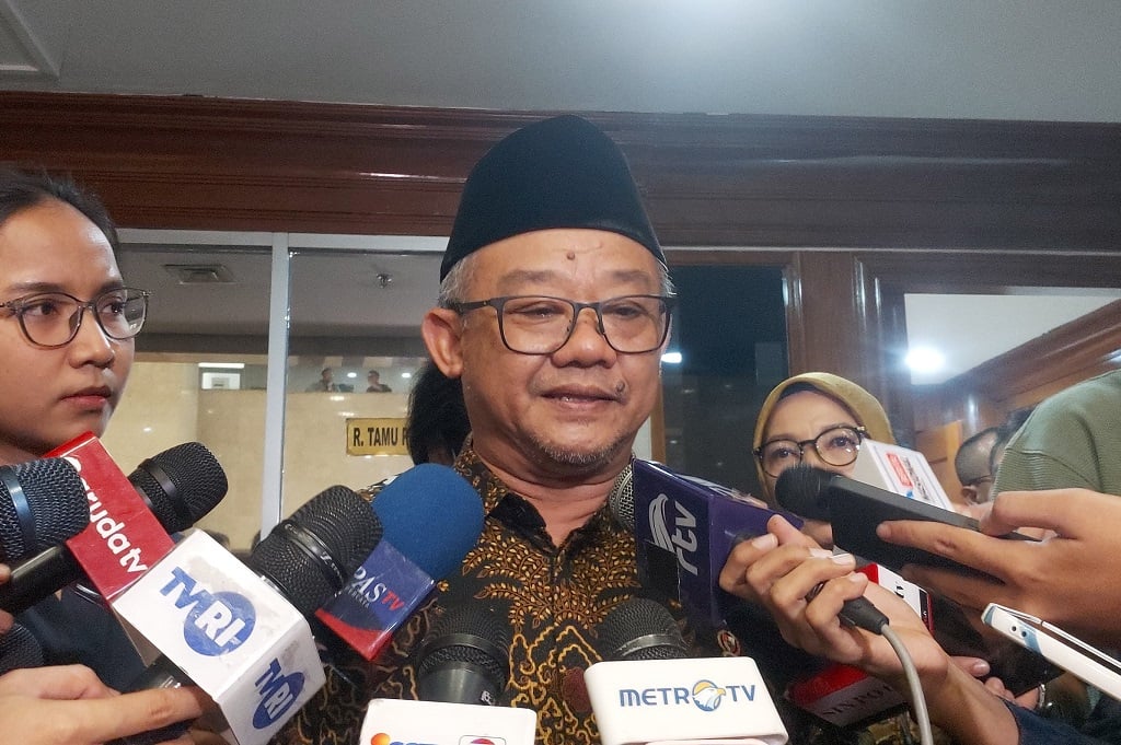 Reaksi Mendikdasmen saat Tahu Ada Anak SMP Belum Bisa Baca