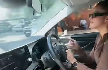 Viral Olla Ramlan Nyetir Sambil Joget Lepas Kemudi, Ini Ancaman Hukumannya