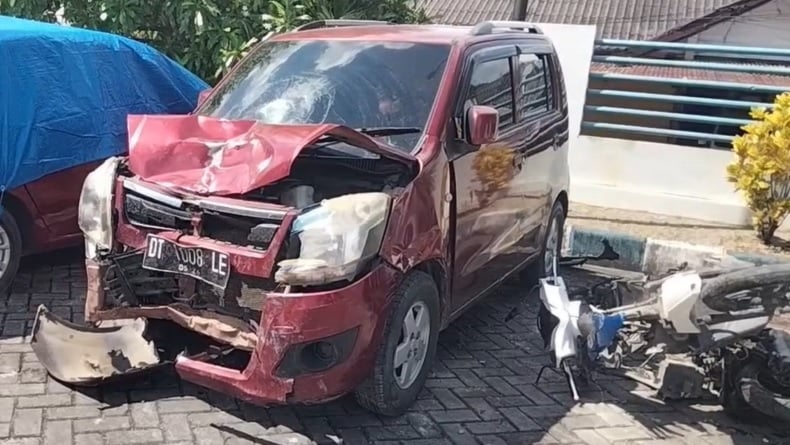 Mobil Karimun Tabrak 4 Kendaraan di Kendari, 1 Orang Tewas 2 Luka-Luka