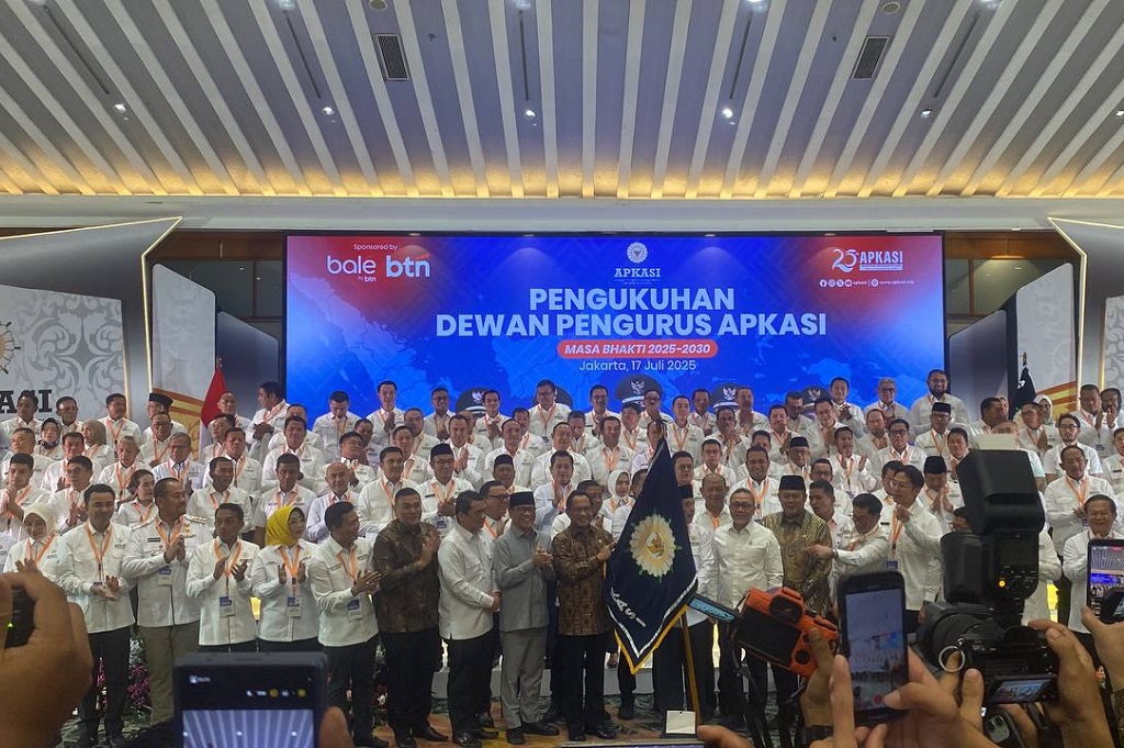 Mendagri Lantik Pengurus Apkasi 2025-2030, Minta Para Bupati Majukan Kabupaten