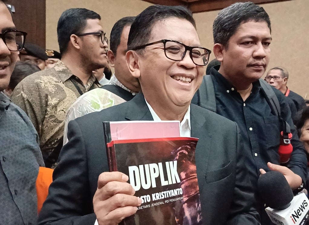Tiba di Ruang Sidang, Hasto Bawa Duplik 48 Halaman: Esensi Pokok atas Rekayasa Hukum