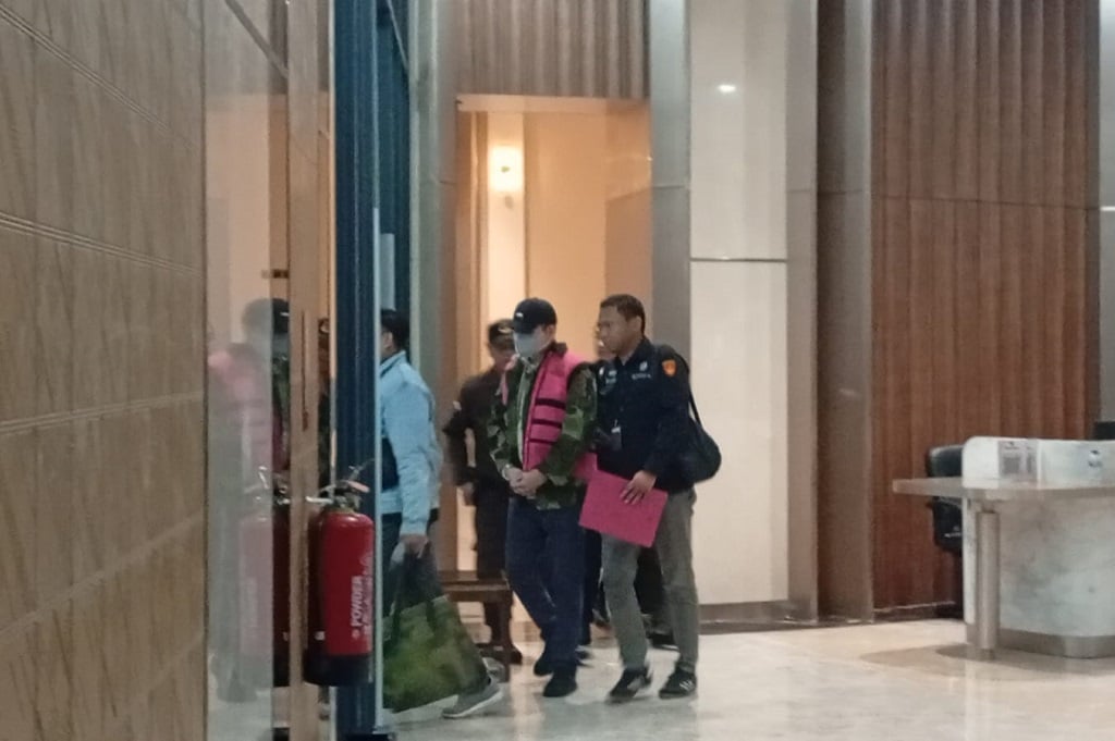 Tersangka Korupsi Laptop Ibrahim Arief Tak Ditahan, Dipasang Gelang Pelacak