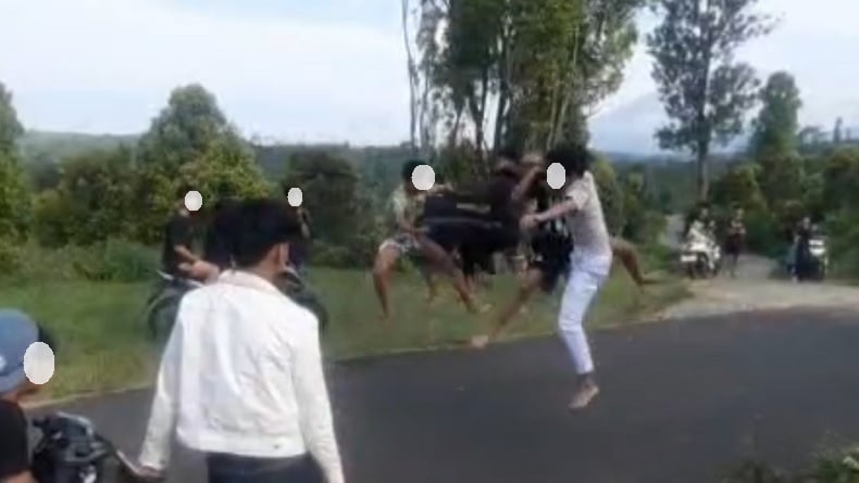 Viral 6 Pelajar SMP di Kendal Baku Hantam