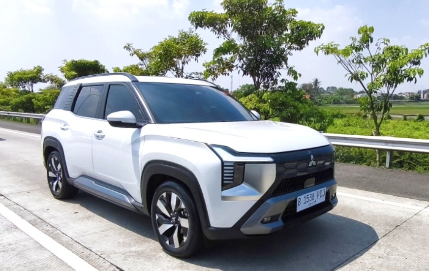 Dilengkapi Panoramic Sunroof dan 64 Warna Lampu Embient, Harga Mitsubishi Destinator Diumumkan di GIIAS 2025
