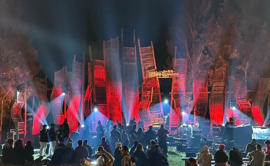 Jazz Gunung Bromo 2025, Denting Cinta RAN Usir Dinginya Kabut Malam
