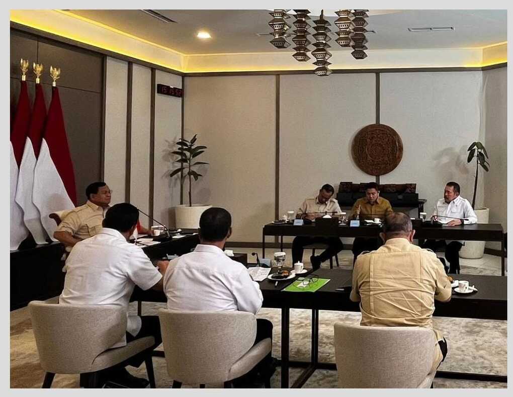 Prabowo Gelar Ratas di Pangkalan TNI AU Halim, Bahas Stok Pangan-Kopdes Merah Putih