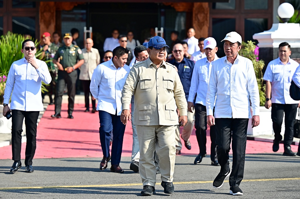 Momen Prabowo Diantar Jokowi Sebelum Bertolak ke Jakarta usai Kunker di Jateng