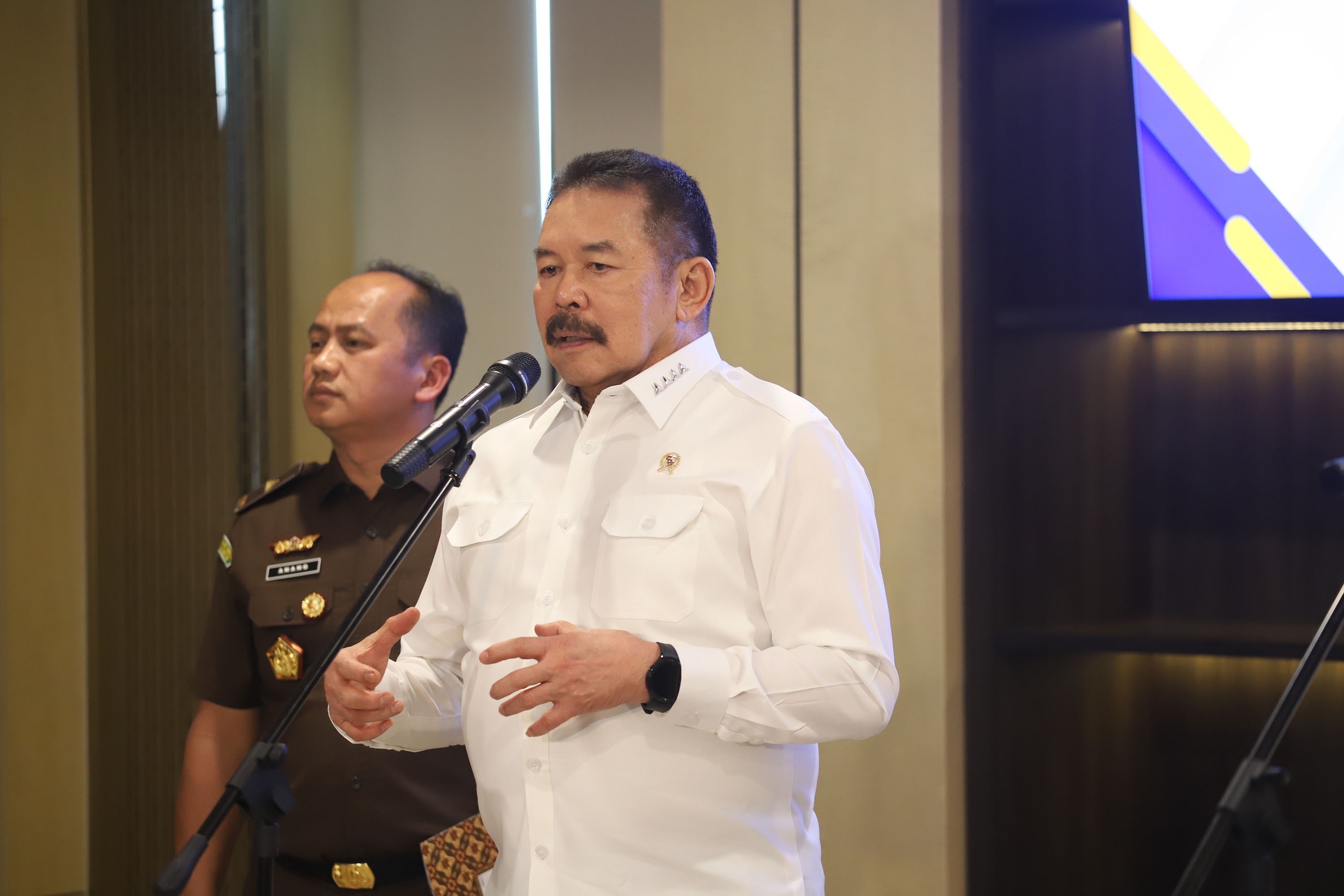 Jaksa Agung Copot Kajari Jakbar Hendri Antoro gegara Terlibat Penggelapan Barang Bukti