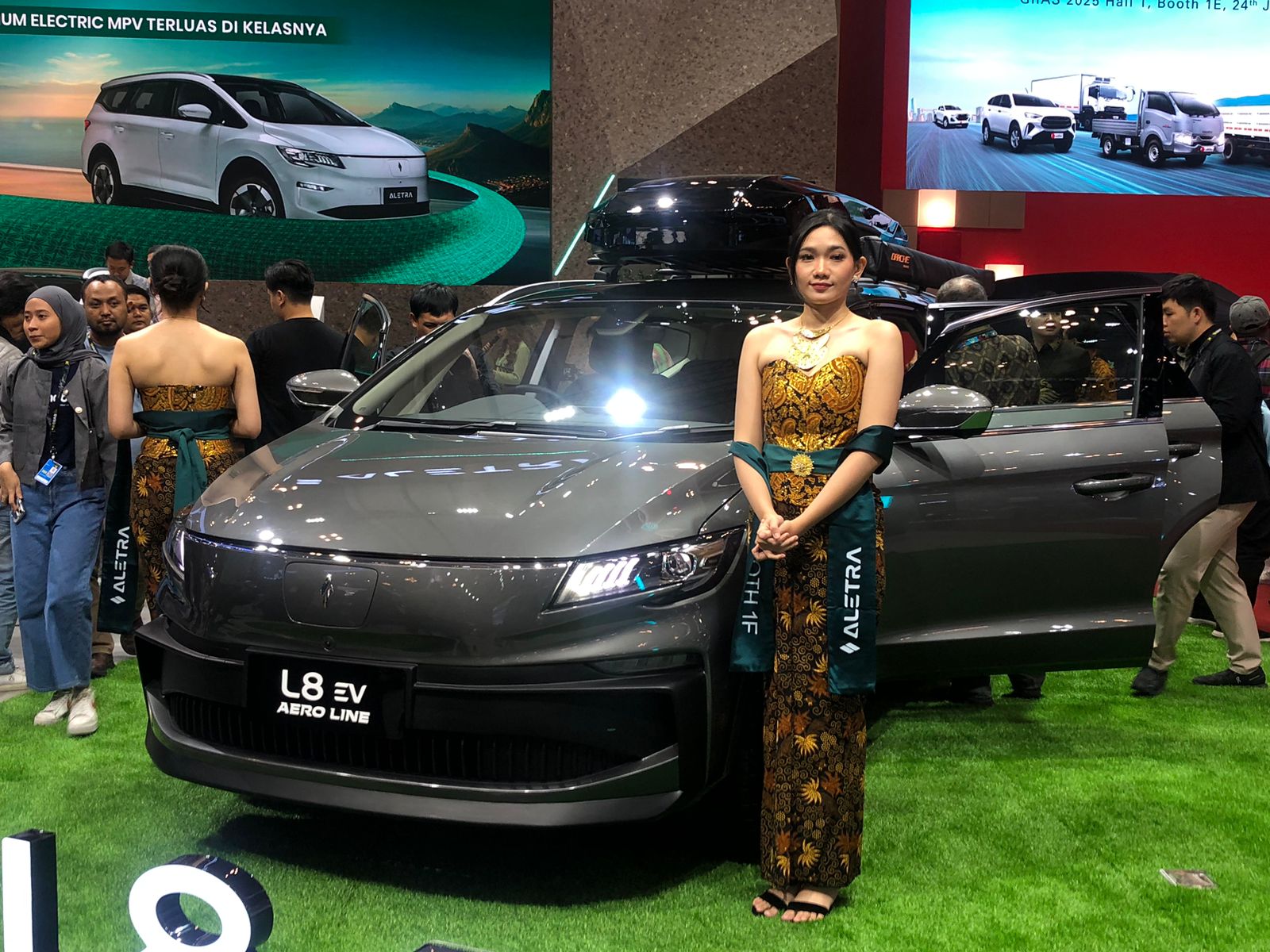 Berapa Harga Aletra L8 8-Seater yang Resmi Meluncur di GIIAS 2025? 