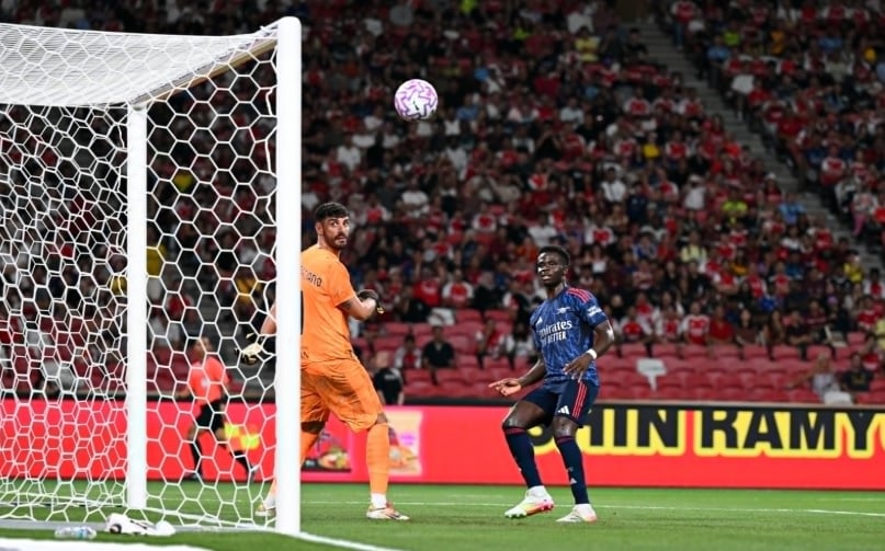 Duel Sengit di Singapura! Arsenal Bungkam AC Milan, tapi Tumbang di Adu Penalti